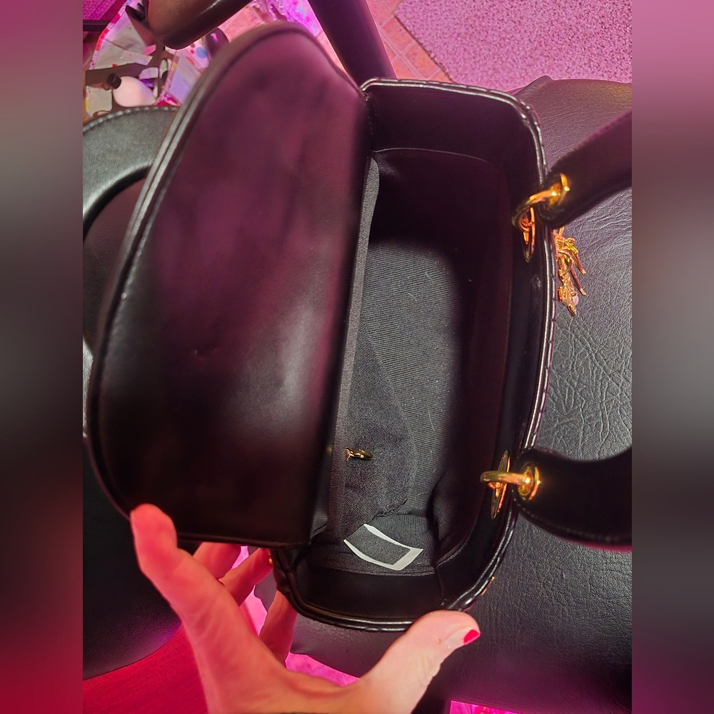 Black and Gold Butterfly Handbag - Picture 3 of 6